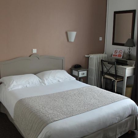 Hotel Moderne Gisors Bagian luar foto