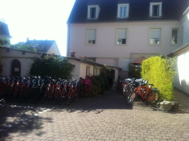Hotel Moderne Gisors Bagian luar foto