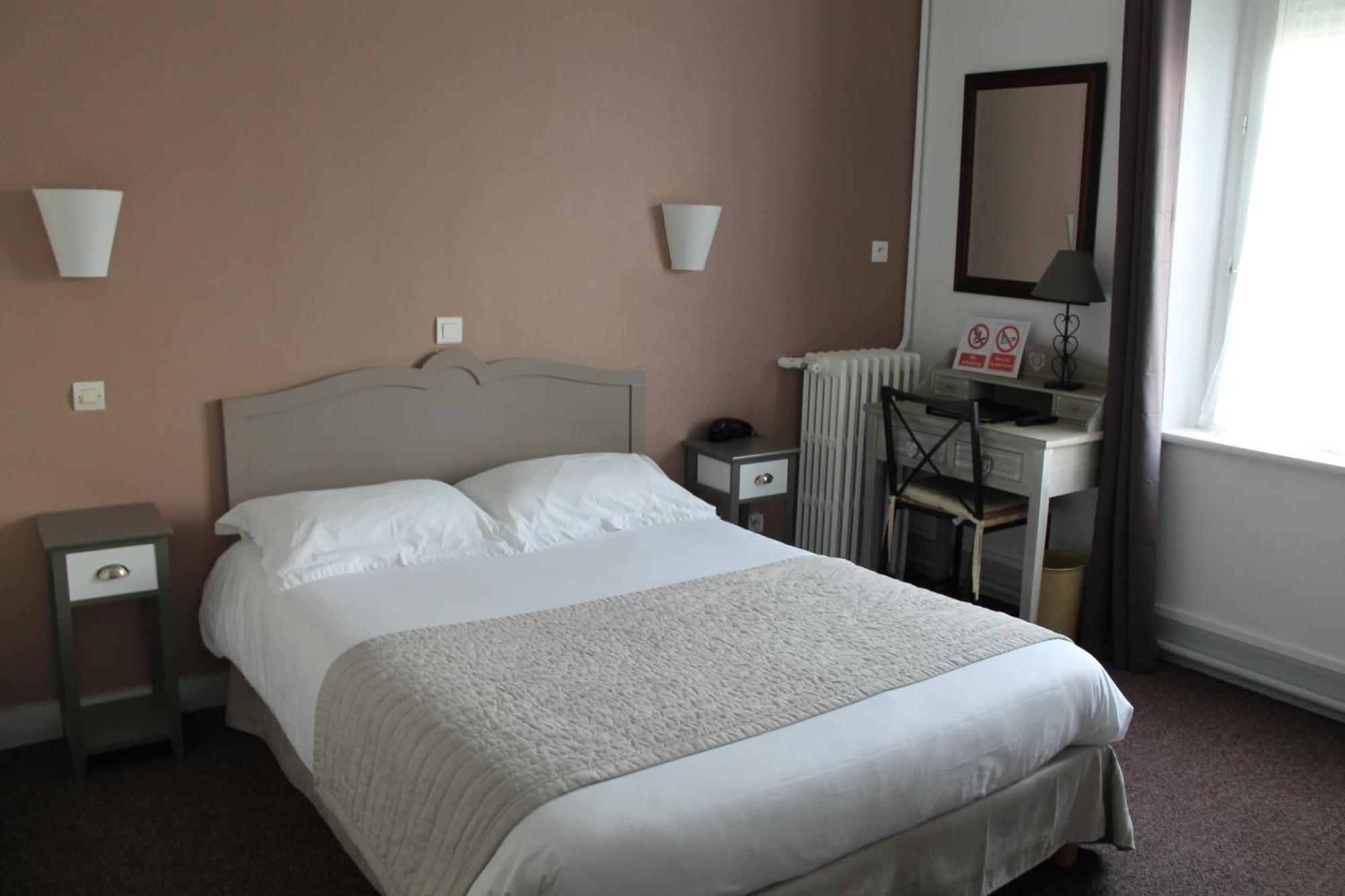 Hotel Moderne Gisors Bagian luar foto