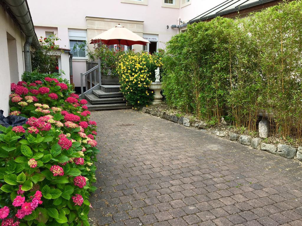 Hotel Moderne Gisors Bagian luar foto