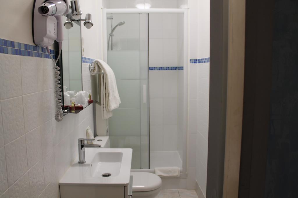 Hotel Moderne Gisors Bagian luar foto