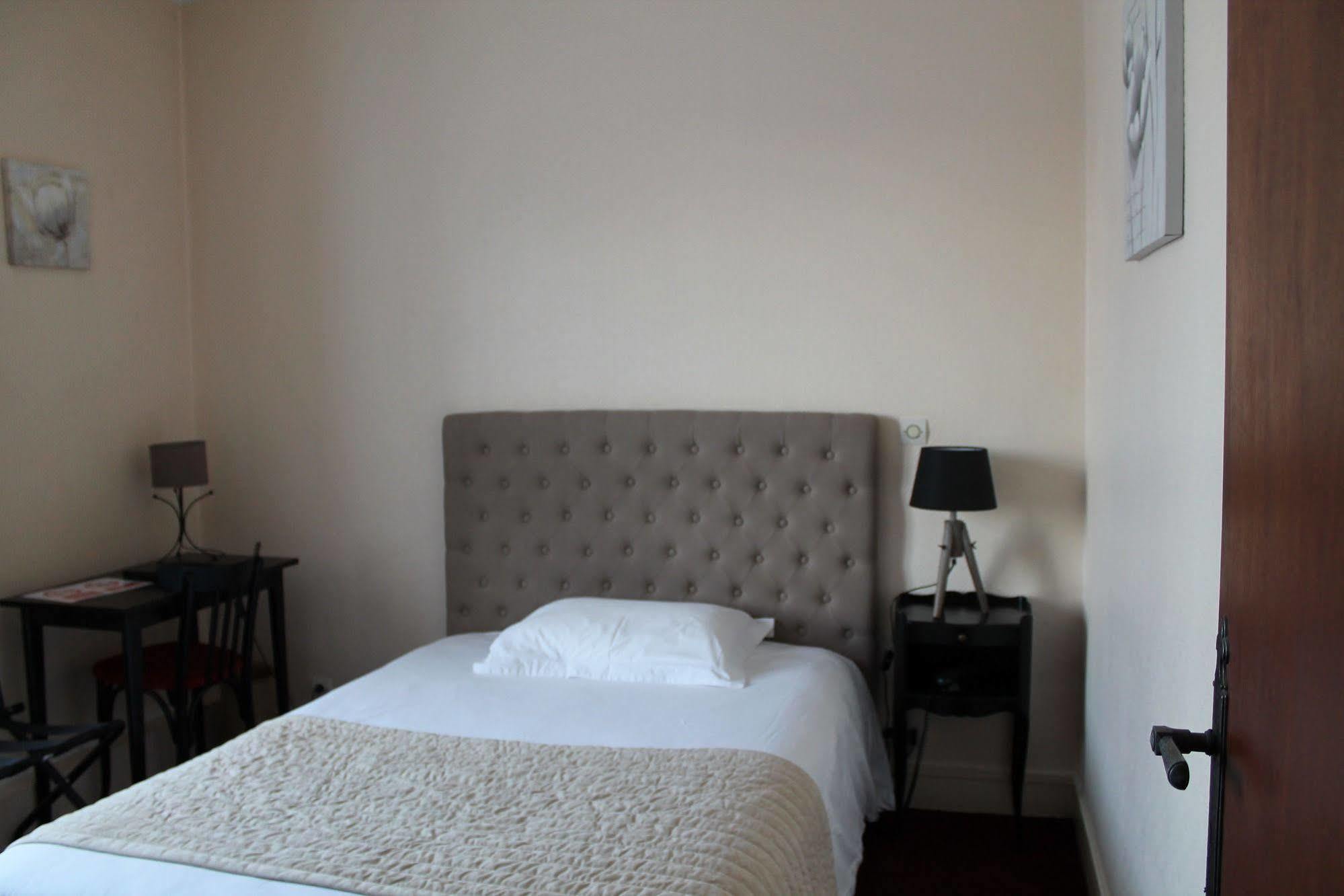 Hotel Moderne Gisors Bagian luar foto