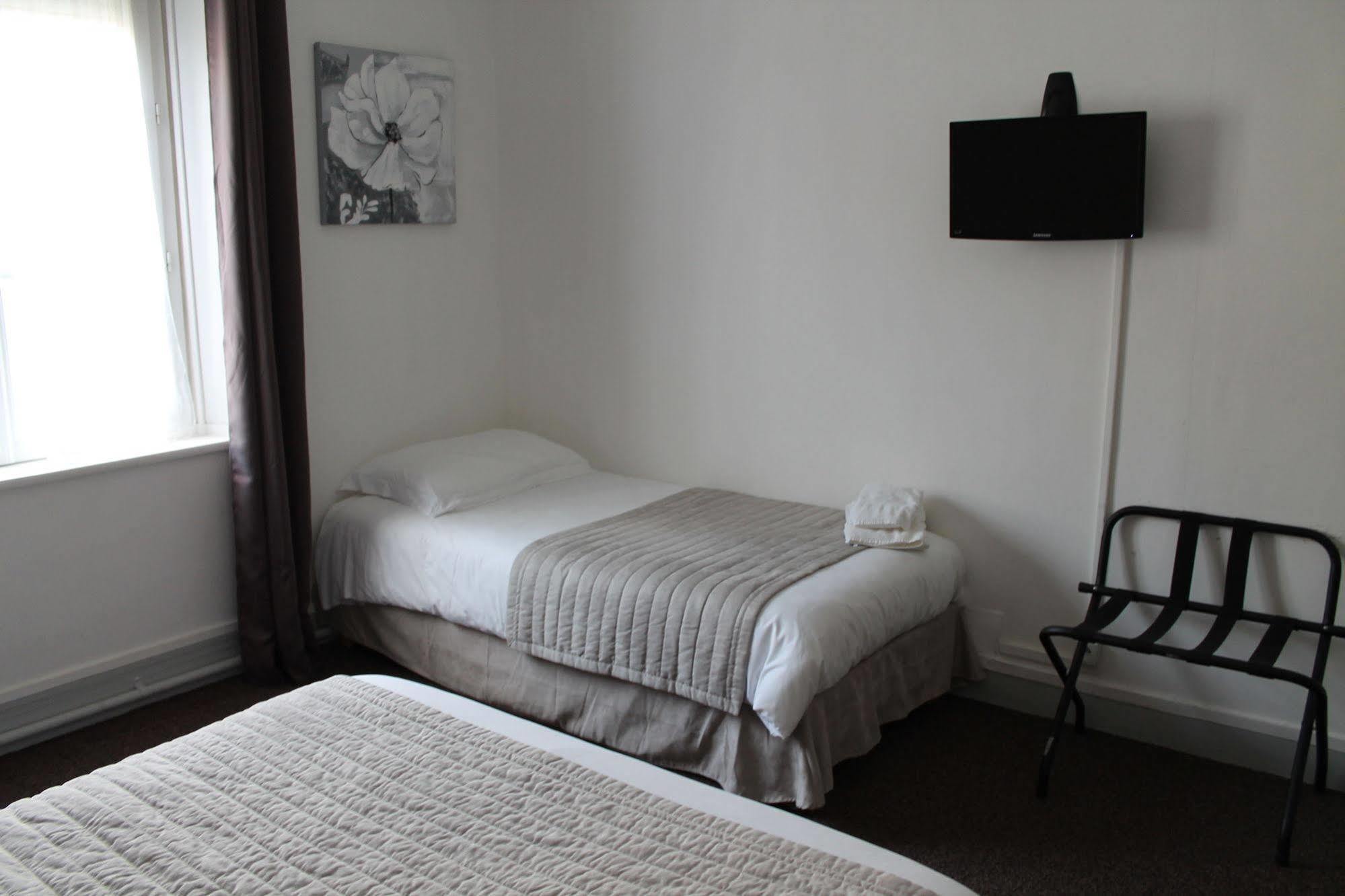 Hotel Moderne Gisors Bagian luar foto