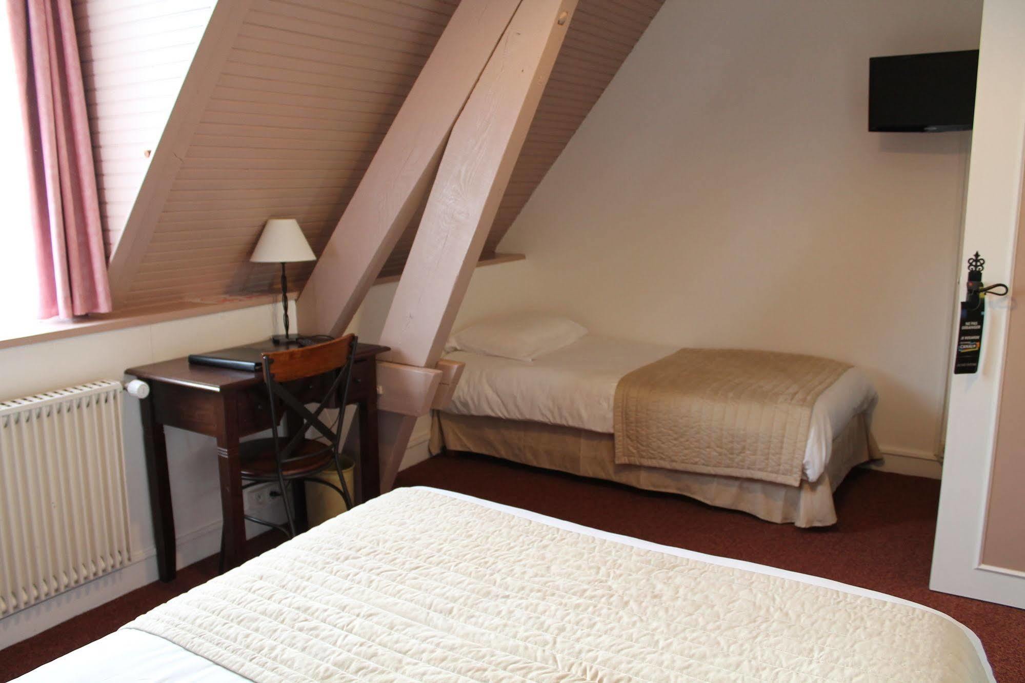 Hotel Moderne Gisors Bagian luar foto