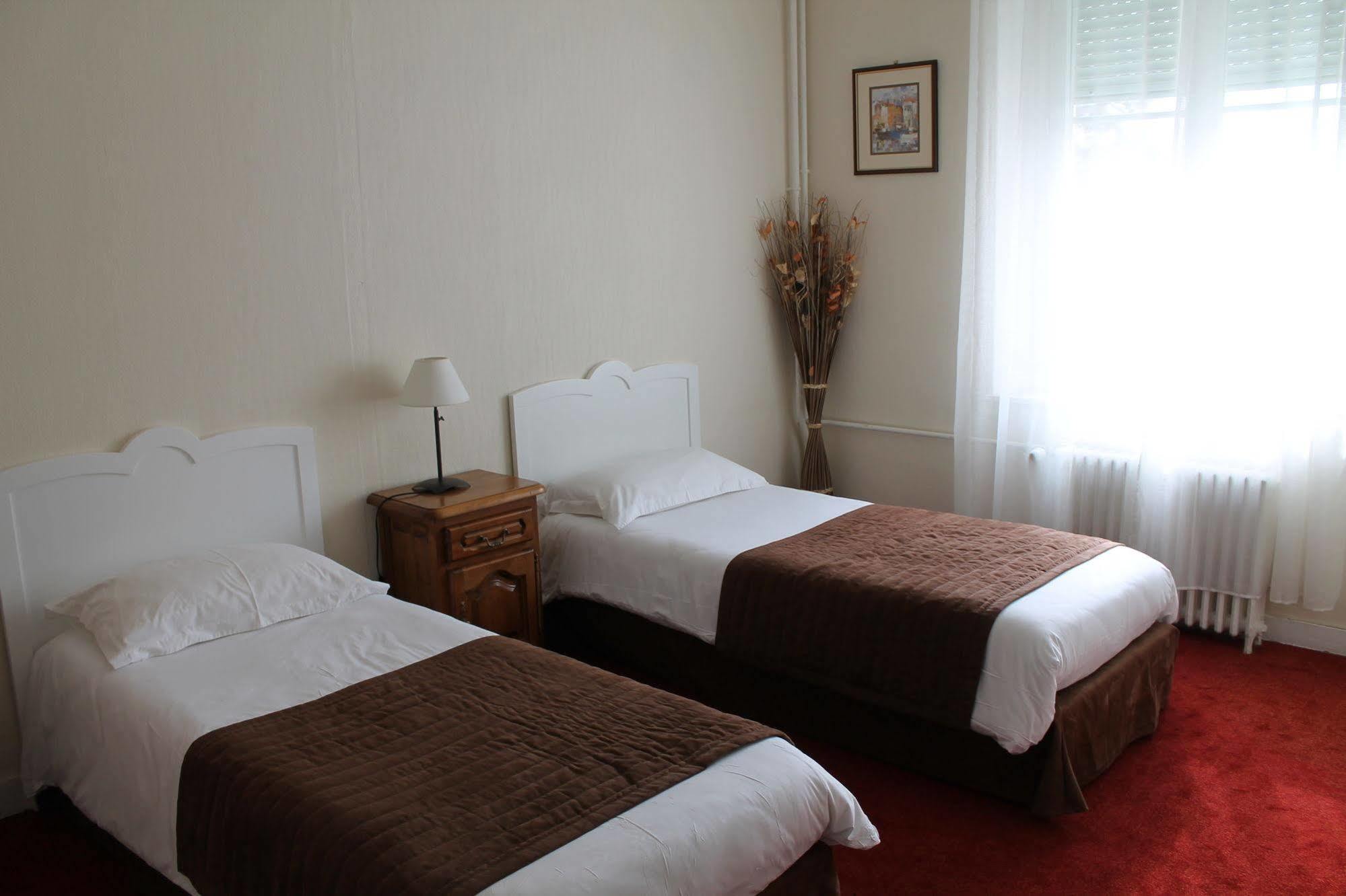 Hotel Moderne Gisors Bagian luar foto