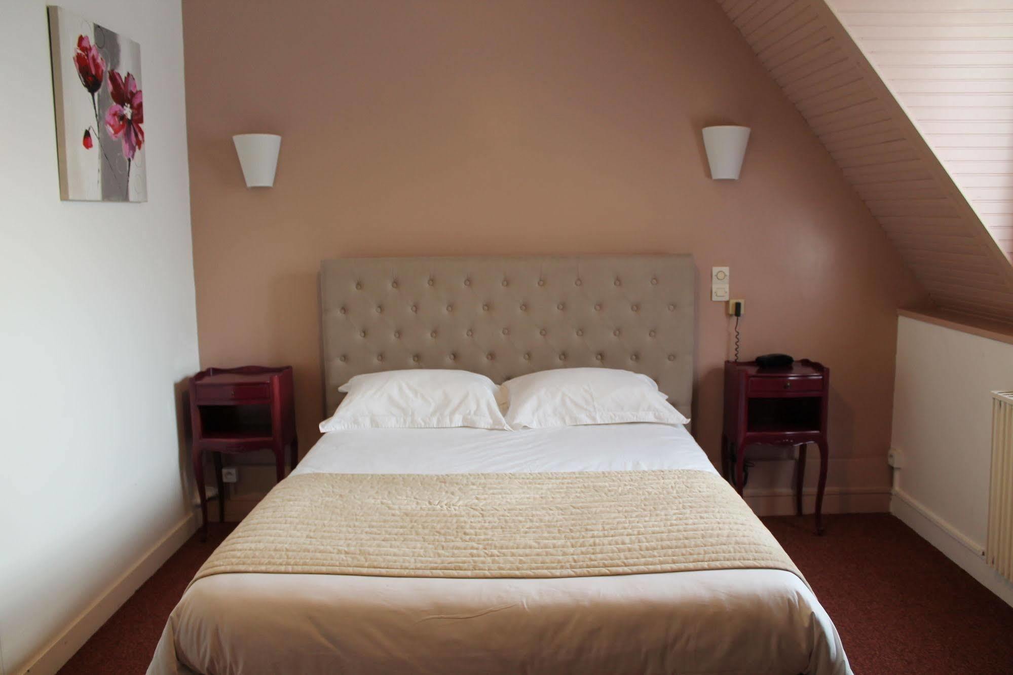 Hotel Moderne Gisors Bagian luar foto