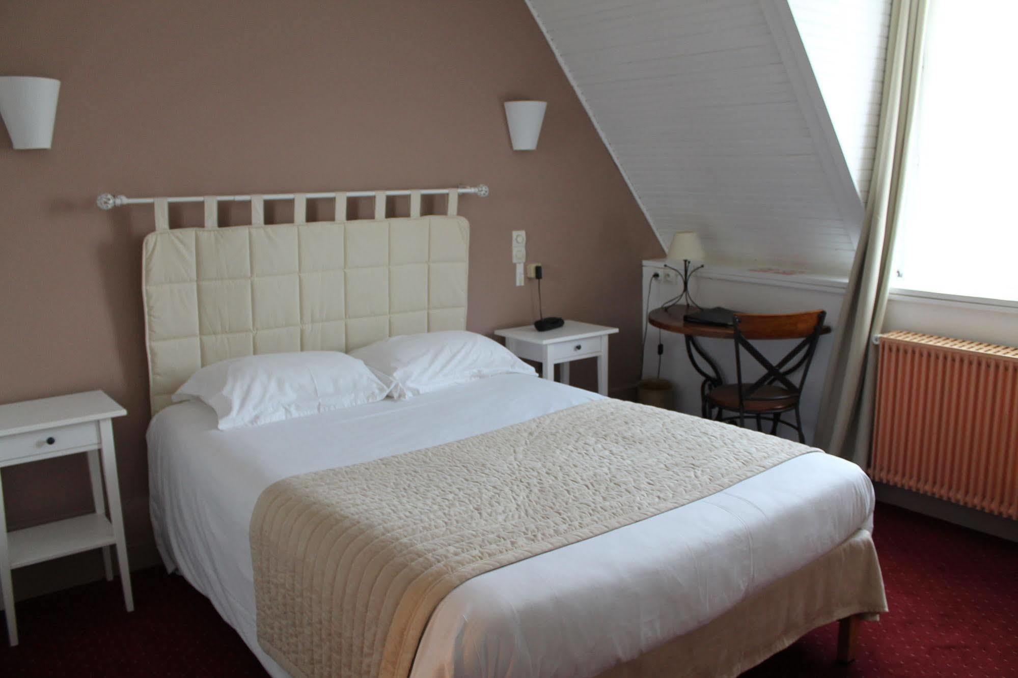 Hotel Moderne Gisors Bagian luar foto