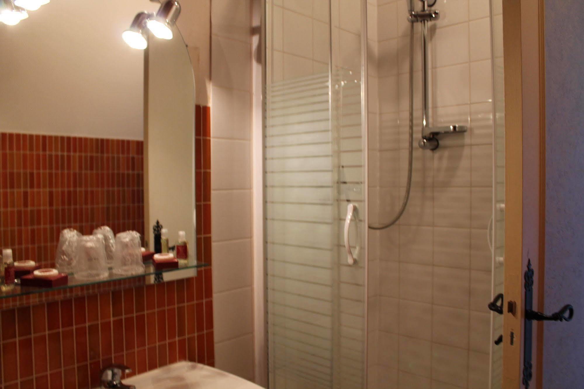 Hotel Moderne Gisors Bagian luar foto