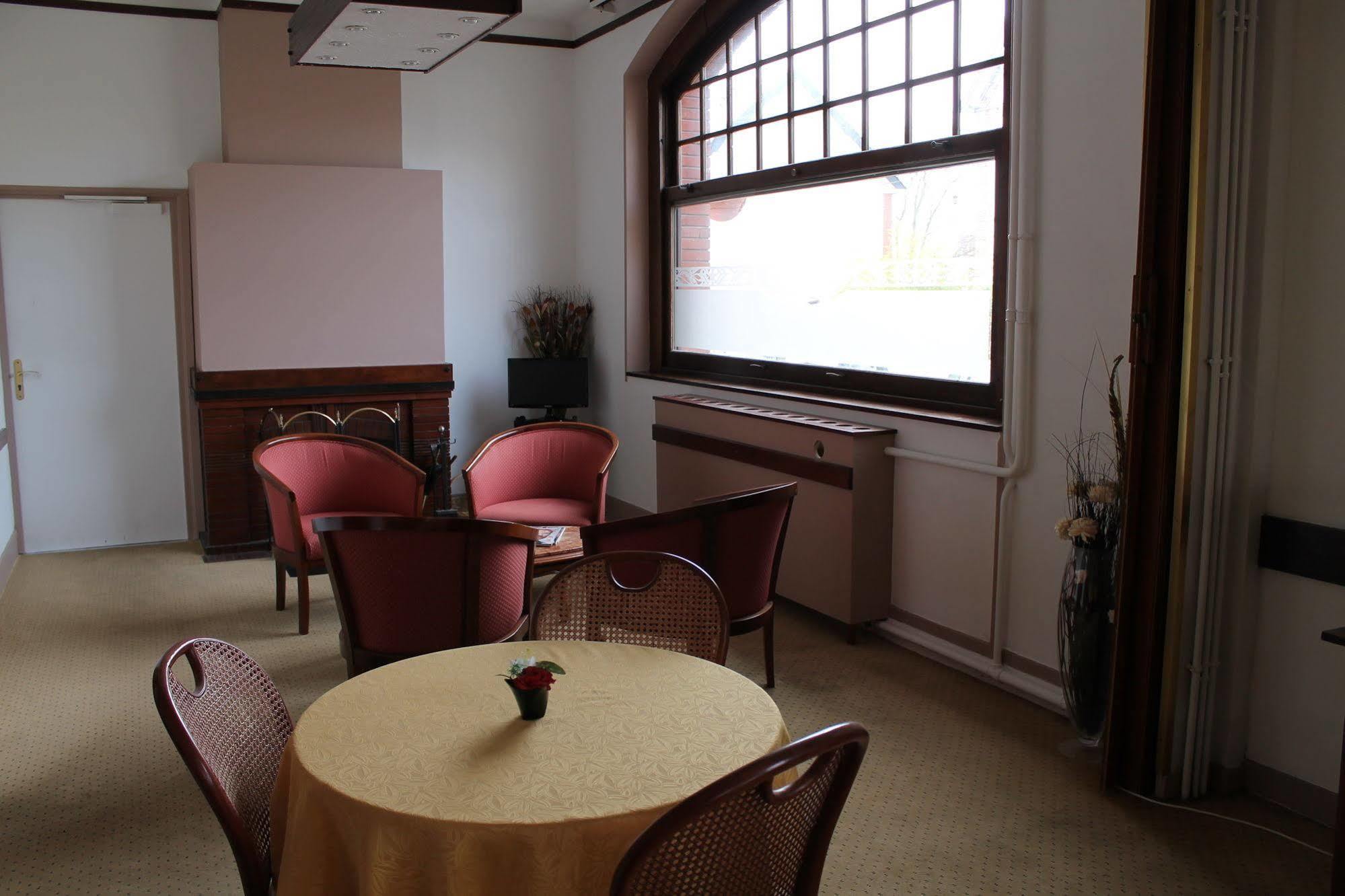 Hotel Moderne Gisors Bagian luar foto