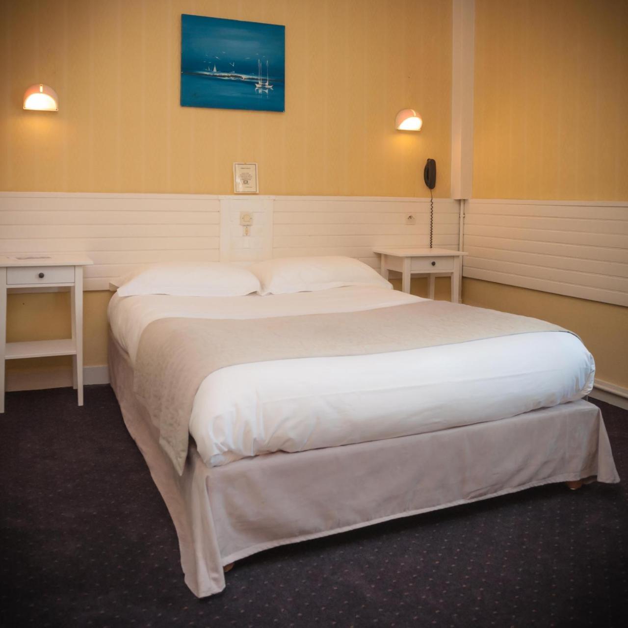 Hotel Moderne Gisors Bagian luar foto